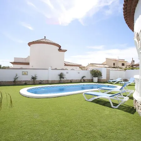 Oasis Costa Dorada فيلة *