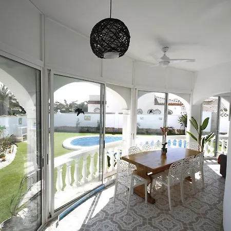 Oasis Costa Dorada 别墅